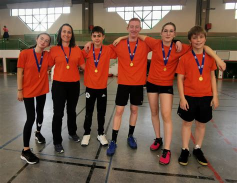 Badminton L Quipe De Badminton Championne Acad Mique