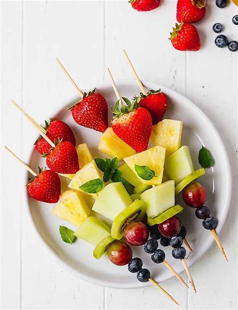 10 brochettes de fruits qui mettent leau à la bouche