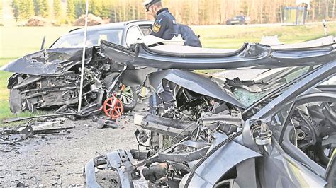 Aying Bayern Frontal In Den Gegenverkehr Zwei Personen Schwer