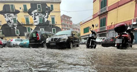 Maltempo Temporali E Danni In Toscana E Campania Allerta Rossa In