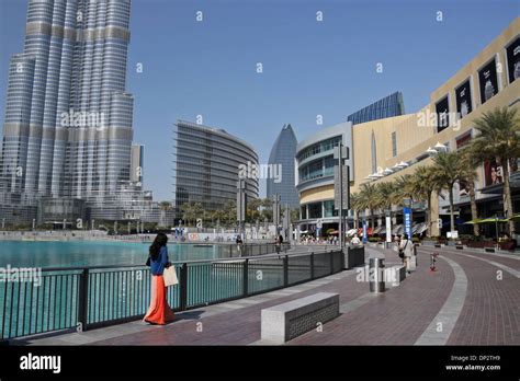 Burj Khalifa (left), Dubai Fountain, and Dubai Mall area of Dubai, United Arab Emirates Stock ...