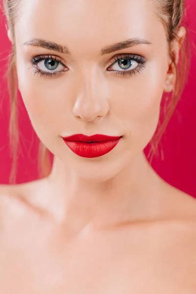 Hermosa Mujer Desnuda Con Labios Rojos Posando Aislado Rojo Fotograf A