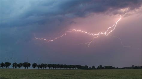 So Entsteht Ein Gewitter Mit Regen Blitz Und Donner Stern De