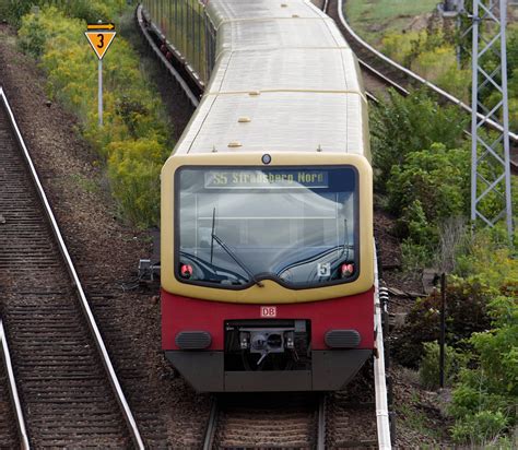 S Bahn Berlin Fahrgast hört laut Handy Musik und randaliert