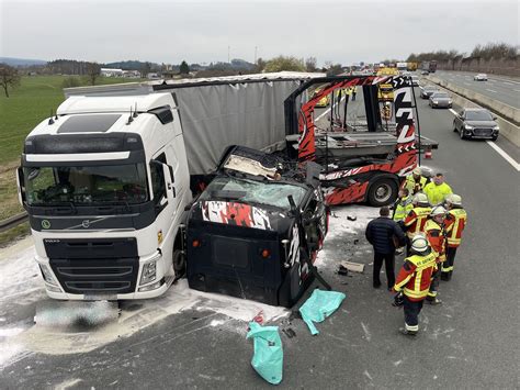 Zwei Lkw Krachen Auf A9 Im Kreis Bayreuth Ineinander Autobahn