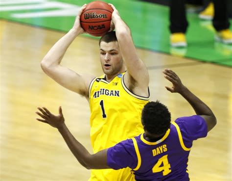 Michigan Wolverines Basketball Hunter Dickinson Talks Decision To Return