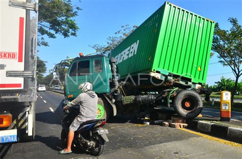 Kecelakaan Truk Kontainer Antara Foto