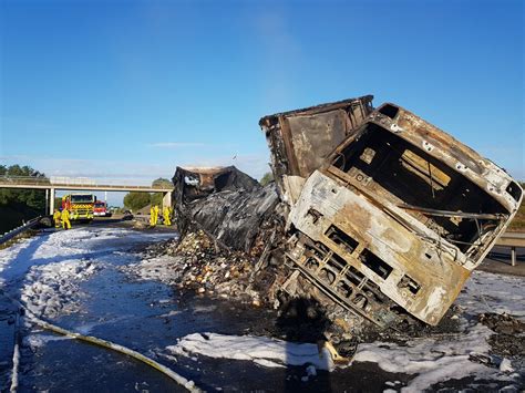 Sa Ne Et Loire Un Camion Prend Feu Sur La Rcea Dans Le Sens Paray