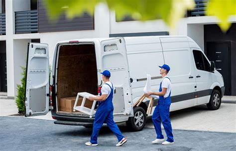 Why A Removal Vans Service Is A Great Option For House Moving