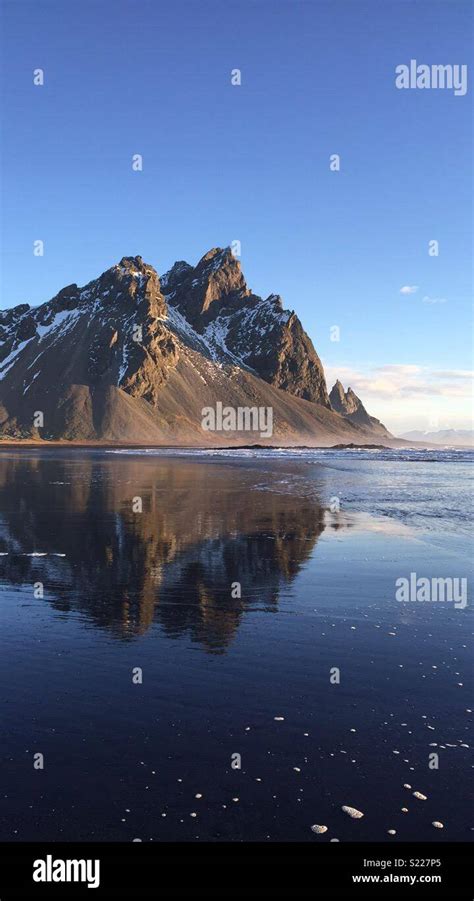 Iceland black beach Stock Photo - Alamy