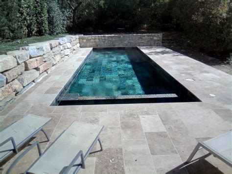 Revêtement de Piscine en Pierre Naturelles à Nîmes nimes pierres