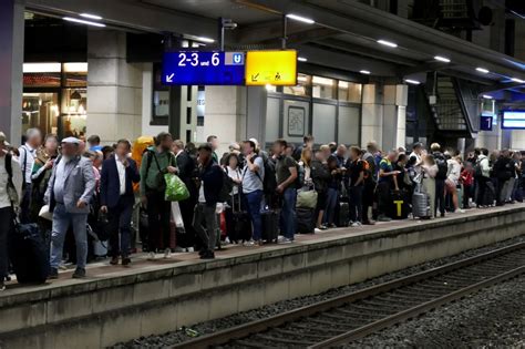 Ice Am Bahnhof Siegburg Nach Brandgeruch Evakuiert