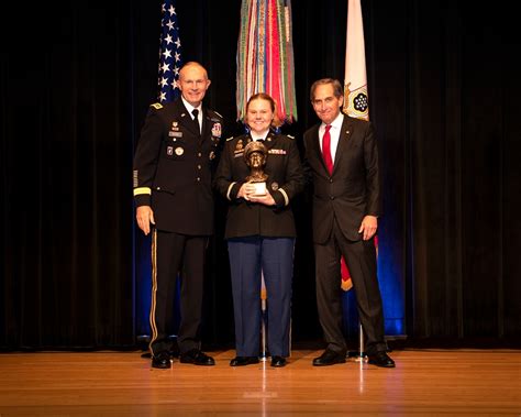 DVIDS - Images - Army Officers presented leadership award at Pentagon ...