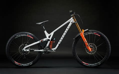 Nouveautés 2023 Commencal commercialise le Suprême DH V5 Vojo