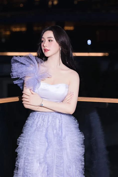 Diễn viên hot girl vào vai cô giáo Nguyệt trưởng thành ở Chúng ta của năm sau Hậu trường