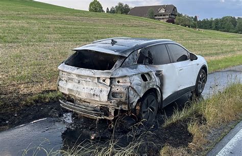 Neo1 Mein Radio Ruswil Auto Geriet In Brand Niemand Verletzt