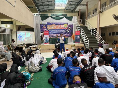 Edukasi Safety Riding Trio Motor Di Smk Muhammadiyah Banjarmasin