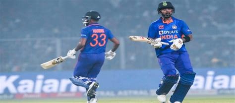 Ind Vs Sl 2nd Odi Live Score Rahul S Fifty Kuldeep And Siraj 3 For Sets Up India S 4 Wicket Win