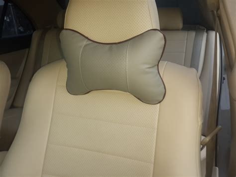 Подушки на подголовники в виде бантов и крючки для пакетов. — Toyota ...