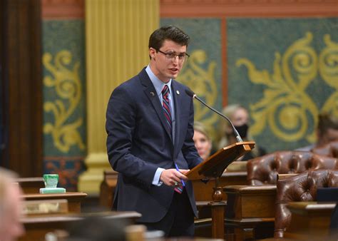 Il license plate renewal deadlines are changing for many drivers 6