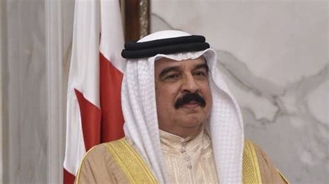 Bahrains King Hamad Lands In The Uae For Private Visit