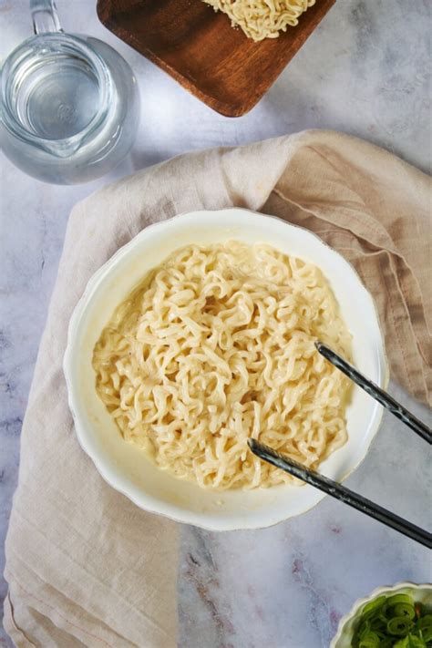 10 Minute Creamy Ramen Made With Only 4 Ingredients