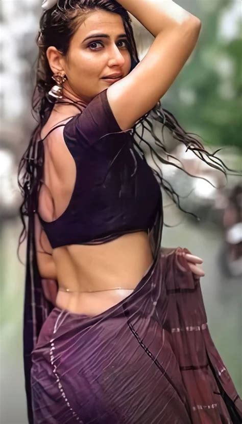 Fatima Sana Shaikh Flaunting Her Sexy Back In Backless Sarees Hot Photos SpideyPosts