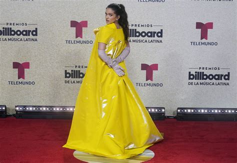 Billboard Latin Music Rosalía Y Camila Cabello De Rojo Y Amarillo