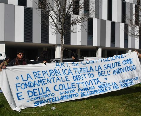 La Sanit Stremata Mancano Operatori Sit In Davanti Al Noa Per