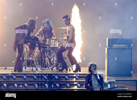 Rotterdam Eurovisie Songfestival In Ahoy Name Videoclip Voor Eerste