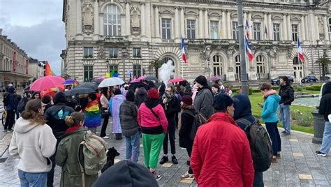 Tours Personnes Manifestent Contre Une Proposition De Loi Sur