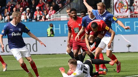 Kiel Patzt HSV Hofft Neue Spannung Im Aufstiegsrennen Freenet De