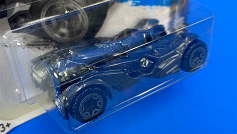 Машинка Базова Hot Wheels Batman Arkham Knight Batmobile Batman DHT Dark Grey купити в