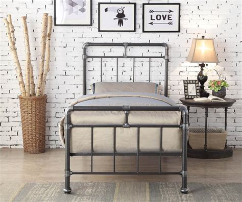 Кованые кровати в стиле лофт - 64 фото