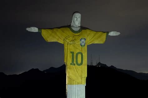 El Cristo Redentor Se Ilumin Con La Camiseta A Un A O De La