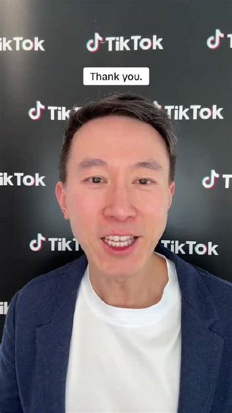 周受资发视频回应美国签署tiktok禁令！ 新浪新闻