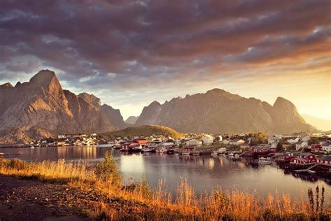 秋の朝のレーヌの風景 ロフォーテン諸島 ノルウェーの秋の風景 北欧の絶景をお届けします hokuo guide s 北欧の風景