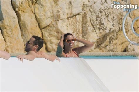 Sara Sampaio Shows Off Her Sexy Bikini Body 16 Photos PinayFlixx Mega Leaks