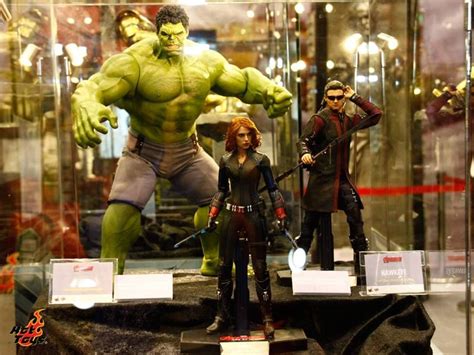 Comic Reel Marvel Wanted Spider Man In Avengers Hot Toys Debuts Detailed Age Of Ultron Figures