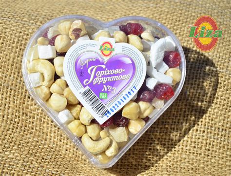 Набор орехи и сухофрукты в сердце