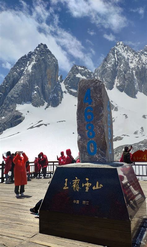 玉龙雪山是丽江有名的景点之一什么时候去游玩玉龙雪山最好呢 云彩 玉龙雪山 丽江 新浪新闻