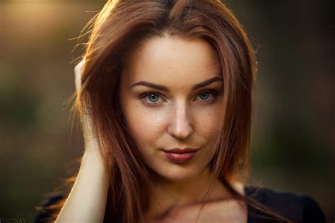 Straight Hair Depth Of Field Model Looking At Viewer Women 500px