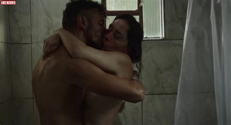 Naked Clarissa Kiste In A Mesma Parte De Um Homem