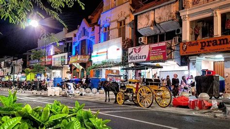 Jalan Jalan Dan Berburu Oleh Oleh Di Wisata Malioboro Jogja Kepogaul