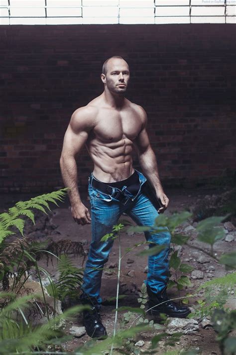 Pin De Thomas Humpal Em Hot Menz Homens Sem Camisa Rapazes Sensuais Homens Carecas