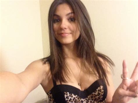 Victoria Justice Nude Sexy Cleavage In Selfie Hot Nude Celebrities