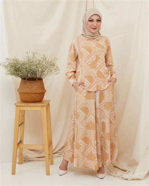 Hinata Set In Nude Brown Women S Fashion Muslimah Fashion Dresses On