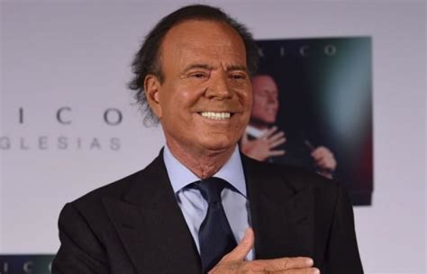 Ba Os L Gico Carolino Clasicos De Julio Iglesias Autob S Adi S Delicadeza