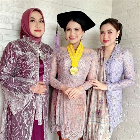 Referensi Kebaya Ala Vicky Shu Anggun Bak Putri Keraton