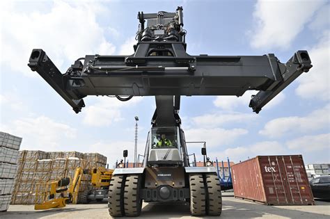 Schwere Last auf leisen Sohlen Extra leiser Reach Stacker für